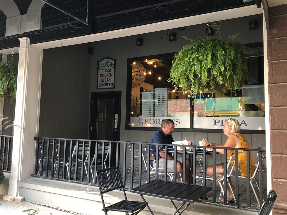 3 Outdoor Spots to Grab a Drink with a View in Pella | Pella, Iowa