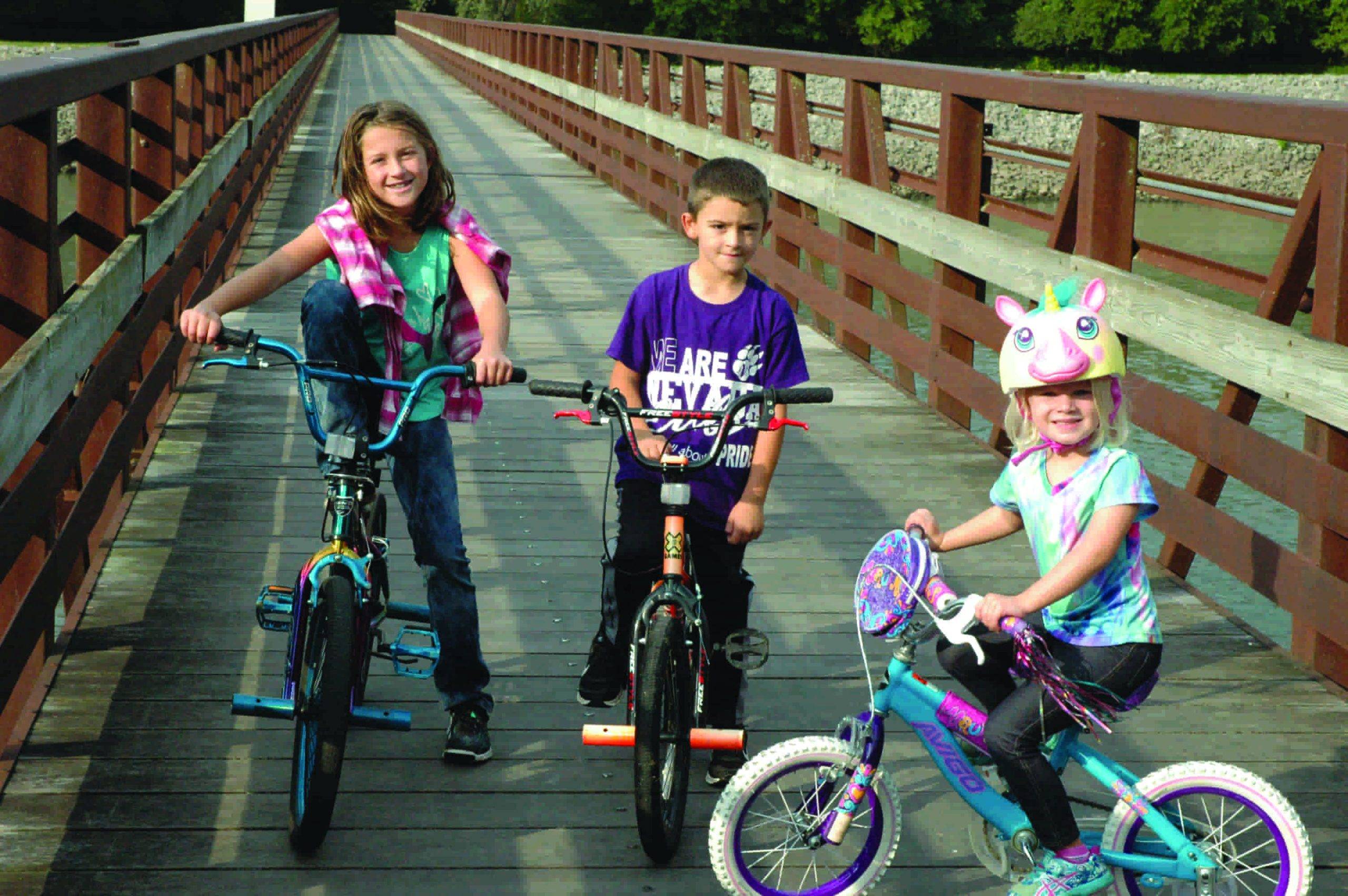 Kids on bridge at Lake Red Rock